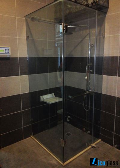 VÁCH TẮM KÍNH 90 ĐỘ