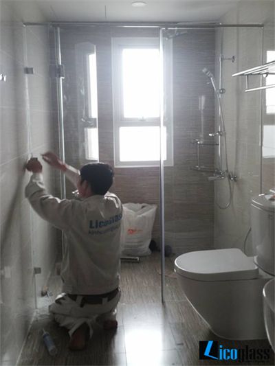 VÁCH TẮM KÍNH 180 ĐỘ 