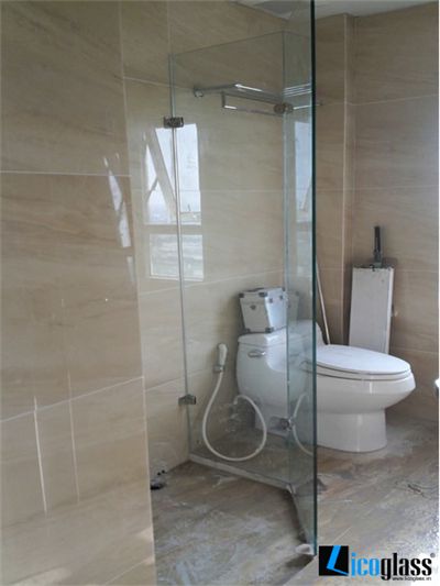 VÁCH TẮM KÍNH 180 ĐỘ  NHÀ PHỐ 