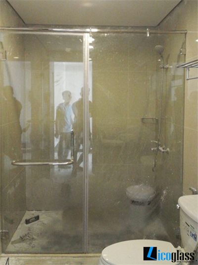 VÁCH TẮM KÍNH CƯỜNG LỰC 90 ĐỘ 
